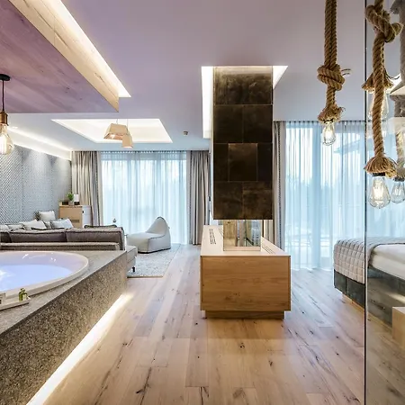 Genussdorf Gmachl - &